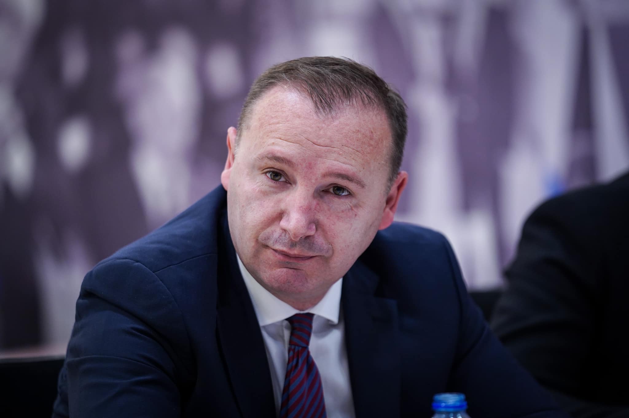 Kritikat e forta të Zemajt ndaj Kurtit dhe sfidat e Kosovës