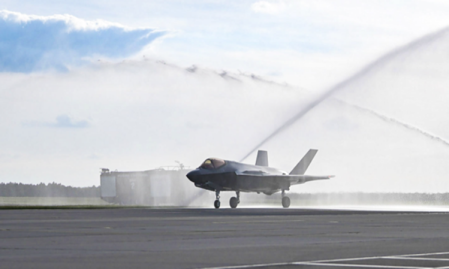 Mbërrijnë në Poloni avionët e parë luftarakë F-35, duke shënuar vendosjen e përhershme të tyre në pjesën lindore të NATO-s.