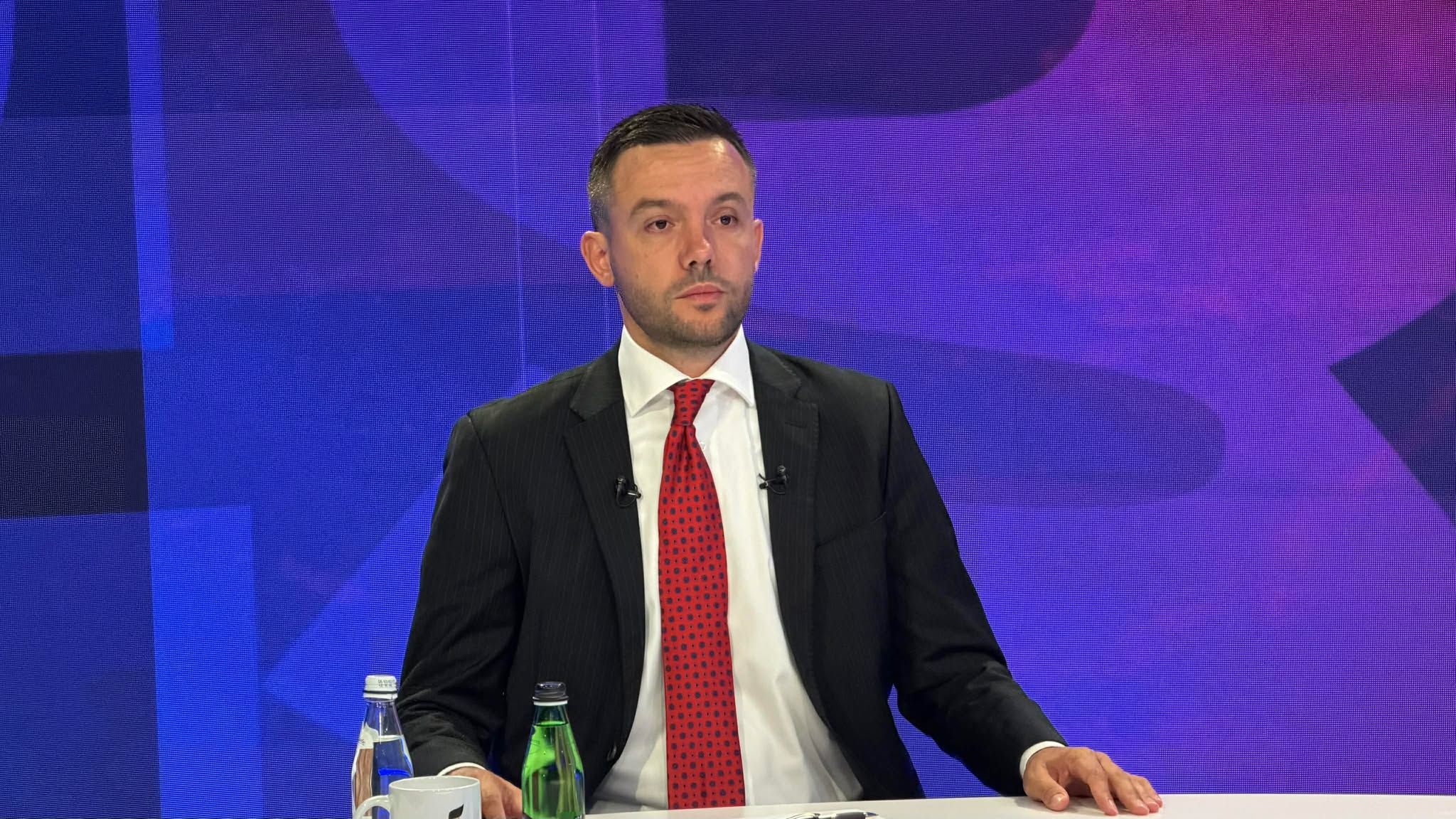 Si po përballen PDK dhe VV me luftën e propagandës në Kosovë