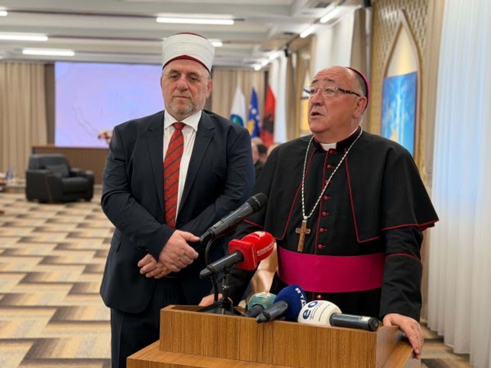 Apeli i papritur i ipeshkvit dhe myftiut për politikën para zgjedhjeve në Kosovë