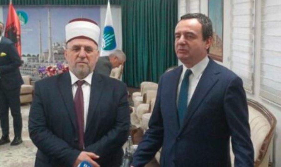 Kurti vizitoi Myftiun Naim Tërnava në selinë e Bashkësisë Islame të Kosovës për festën e Kurban Bajramit.