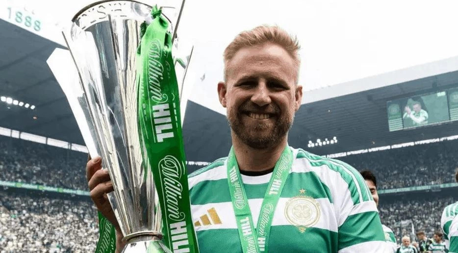 Kasper Schmeichel pensionohet për shkak të një lëndimi serioz në shpatull dhe mungesës së rikuperimit.