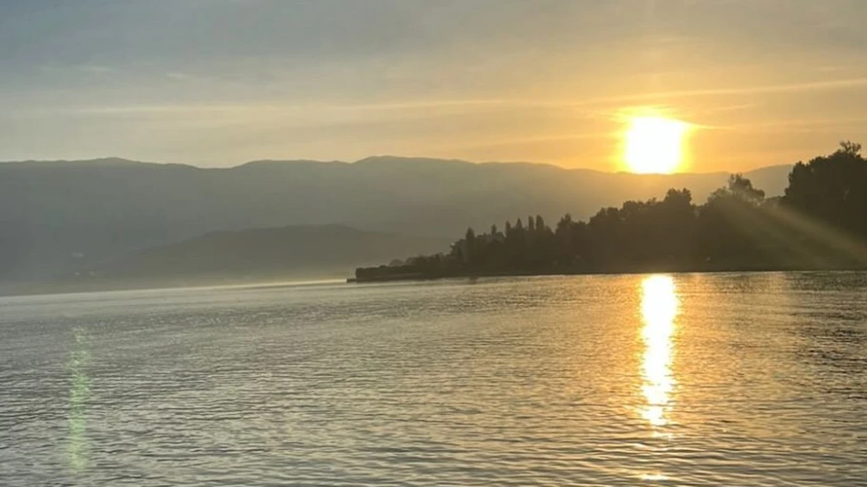 Moti i qëndrueshëm në Shqipëri me temperatura deri në 35 gradë