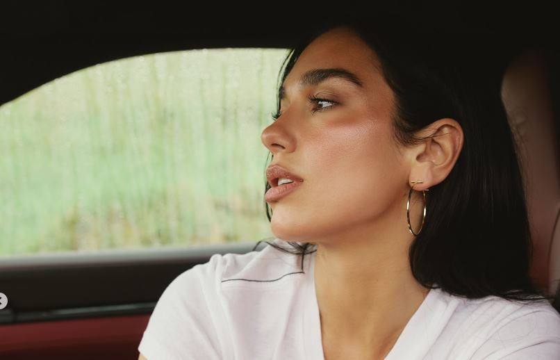 Google Maps ka nisur bashkëpunimin me Dua Lipën dhe Service95 për të sjellë udhëzuesin personal të udhëtimit me listën e vendeve të preferuara të këngëtares, përfshirë destinacionet në Kosovë.