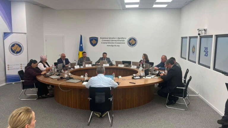 KQZ-ja ka pezulluar partinë politike “Eko-Levizja e Gjelbër” për mosmbajtje të kuvendit zgjedhor brenda afatit të dhënë.