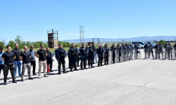 Si përgatiten njësitë speciale për menaxhimin e turmave në Kosovë
