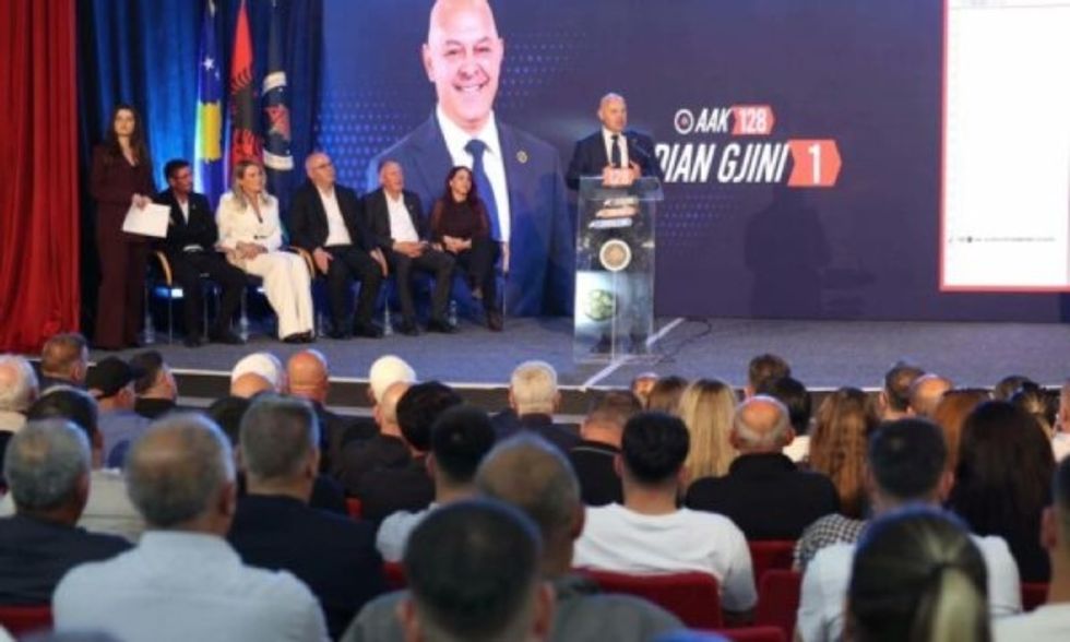 Ardian Gjini paralajmëron fundin e subvencioneve për “kushërinjtë” që nuk punojnë tokën