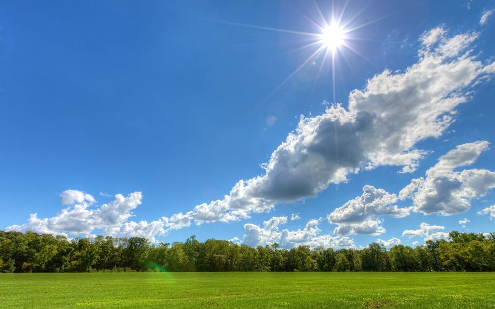 Moti i qëndrueshëm dhe temperatura të larta në Shqipëri këtë të shtunë