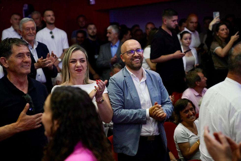 Bardhyl Hasanpapaj falënderon qytetarët e Deçanit për mikpritjen gjatë fushatës zgjedhore.