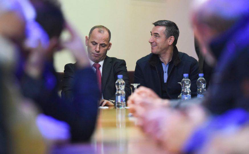 Urimi i veçantë i Lladrovcit për Kadri Veselin në ditëlindjen e tij