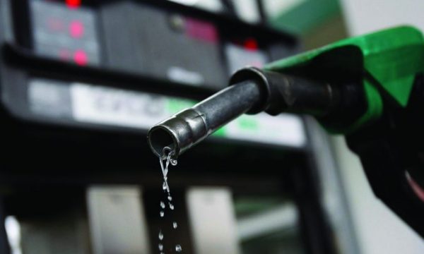 Rregulli i ri për karburantin në Austri hyn në fuqi në qershor, ndërhyrja në marzhin e çmimeve përfundon në maj, ndërsa ulja e taksës së vajit mineral vazhdon me 1.7 cent për litër dhe rishikohet çdo muaj deri në gusht.