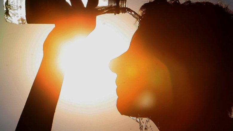 Vapa afrikane sjell temperatura rekord në Shqipëri, verë e nxehtë në horizont