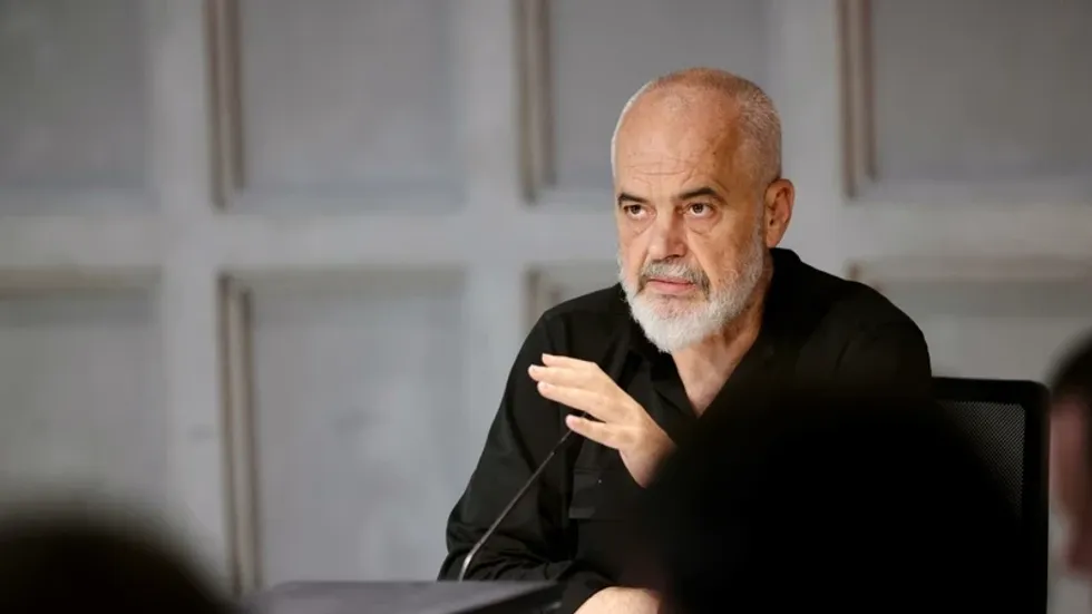 Edi Rama i shkruan ish-kryeministrit grek Alexis Tsipras duke kritikuar politizimin e incidentit në Zvërnec nga partia e re e Tsiprasit.