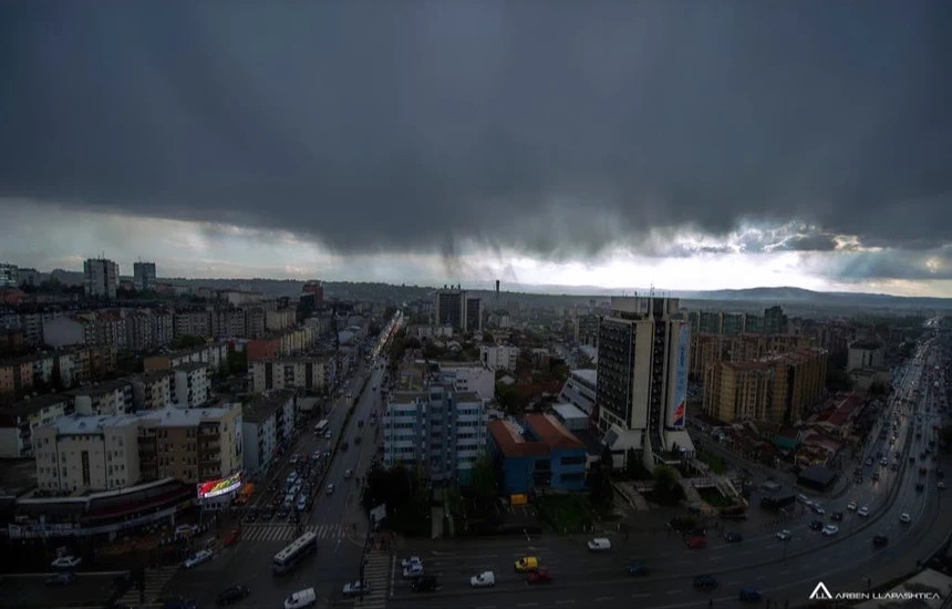 Mot i paqëndrueshëm dhe reshje shiu në Kosovë këtë të martë