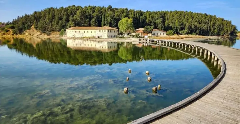 A mund të bëhet Zvërneci “Costa Navarino” i Shqipërisë?