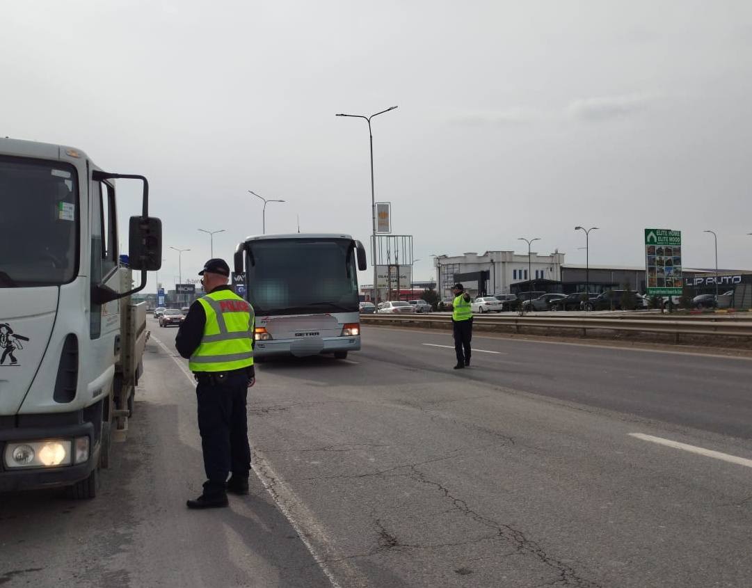 Nga 9 qershori hyn në fuqi udhëzimi i ri administrativ për certifikimin e shoferëve të kamionëve dhe autobusëve, i nënshkruar nga ministri Dimal Basha.