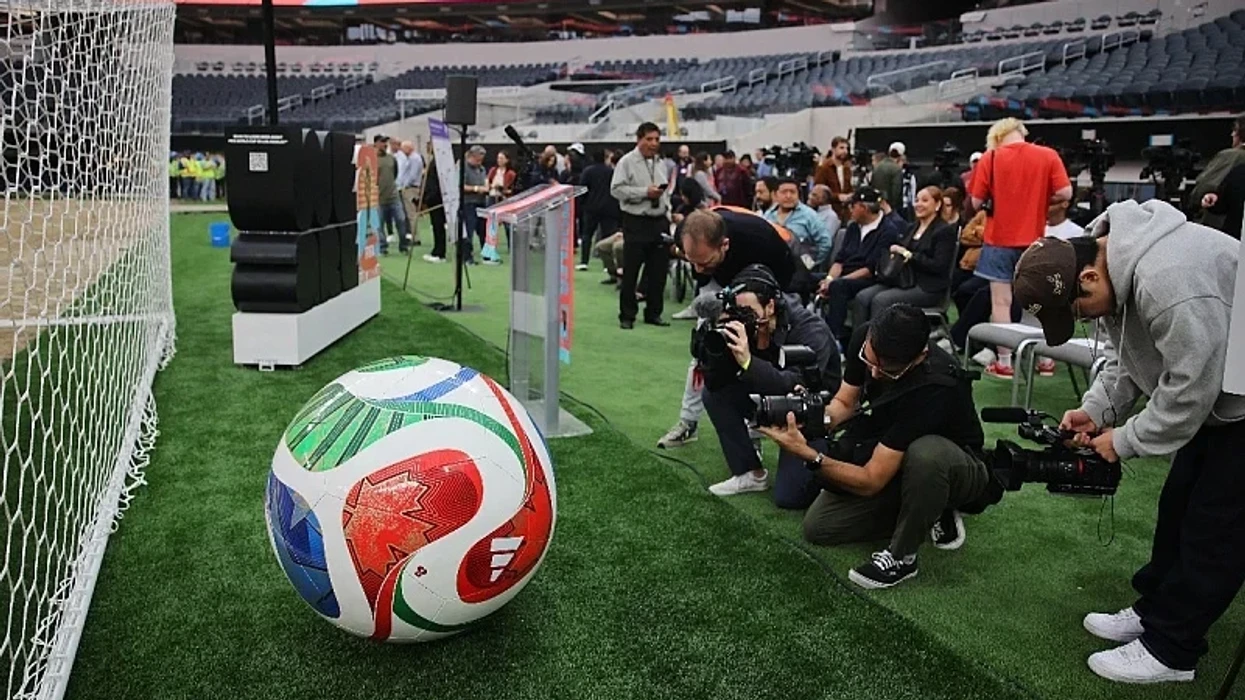 Topi "smart" i Kupës së Botës 2026 revolucionon futbollin me sensorë dhe bateri