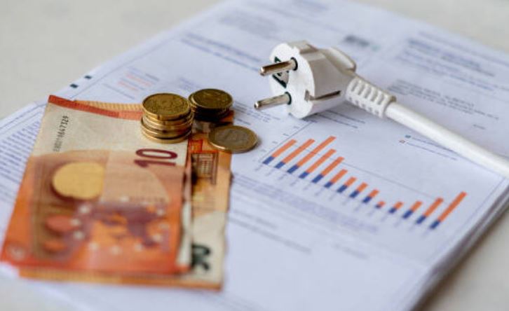 Bizneset në krizë energjetike: Ndërprerjet e rrymës dhe mungesa e kompensimeve