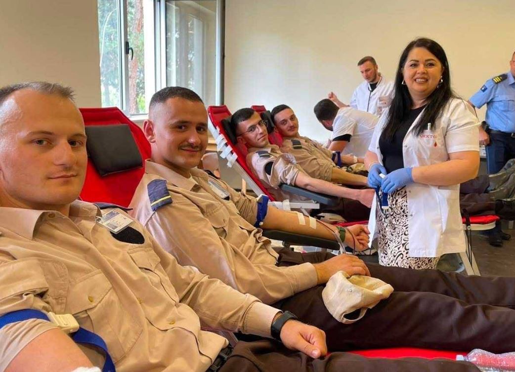 Djali i Afrim Bunjakut mori pjesë në aksionin humanitar me 298 kadetë për dhurim gjaku në Akademinë e Kosovës për Siguri Publike.
