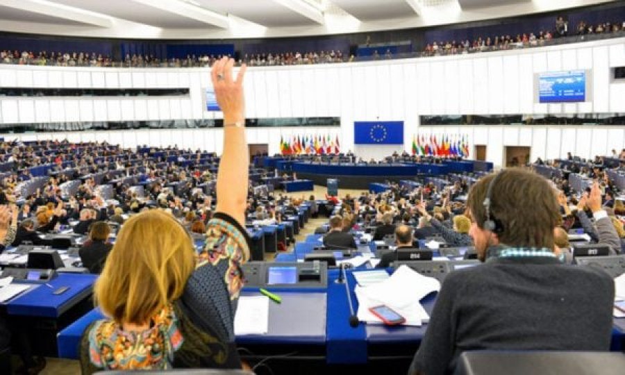 Mbështetje ndërkombëtare për Kosovën përballë sfidave politike të brendshme