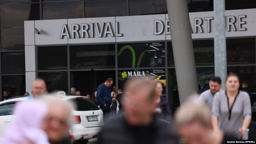 Dy milionë euro për linjat ajrore në prag të zgjedhjeve: Ndihma që ndezi polemika