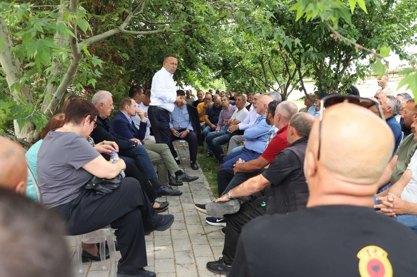 Fermerët e Vushtrrisë kërkojnë mbështetje dhe trajtim dinjitoz nga institucionet