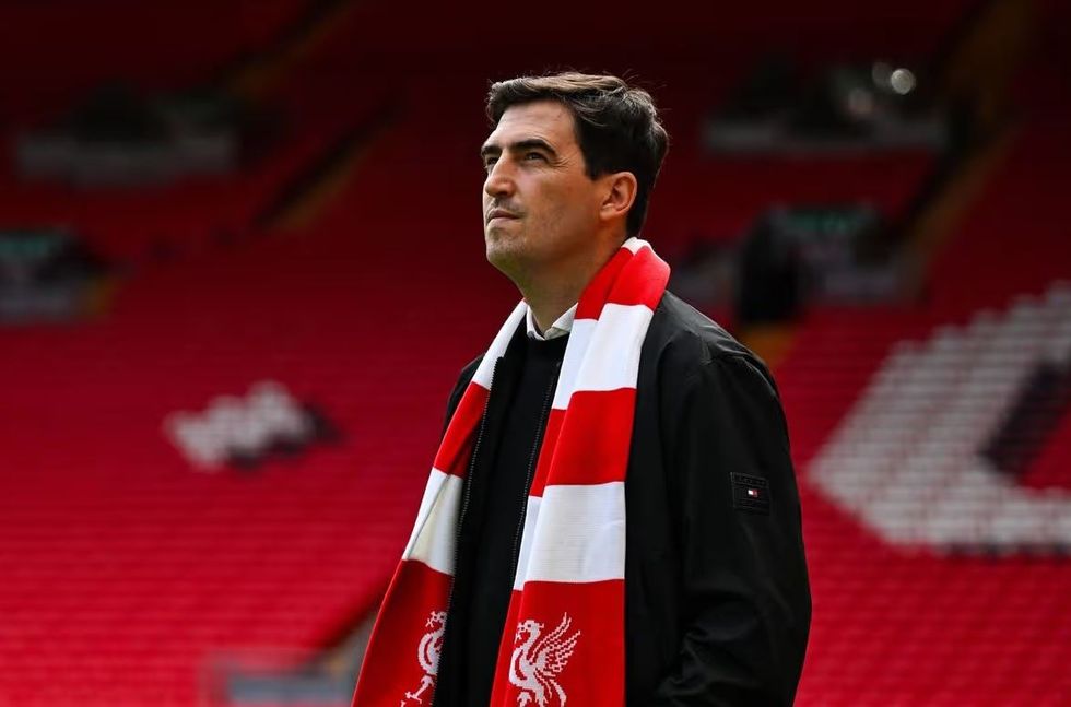 Andoni Iraola ka firmosur një marrëveshje dyvjeçare si trajner i Liverpoolit.