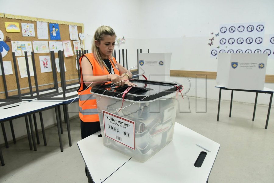 Dalja e ulët në zgjedhjet e Kosovës, qendrat e votimit mbyllen në orën 19:00