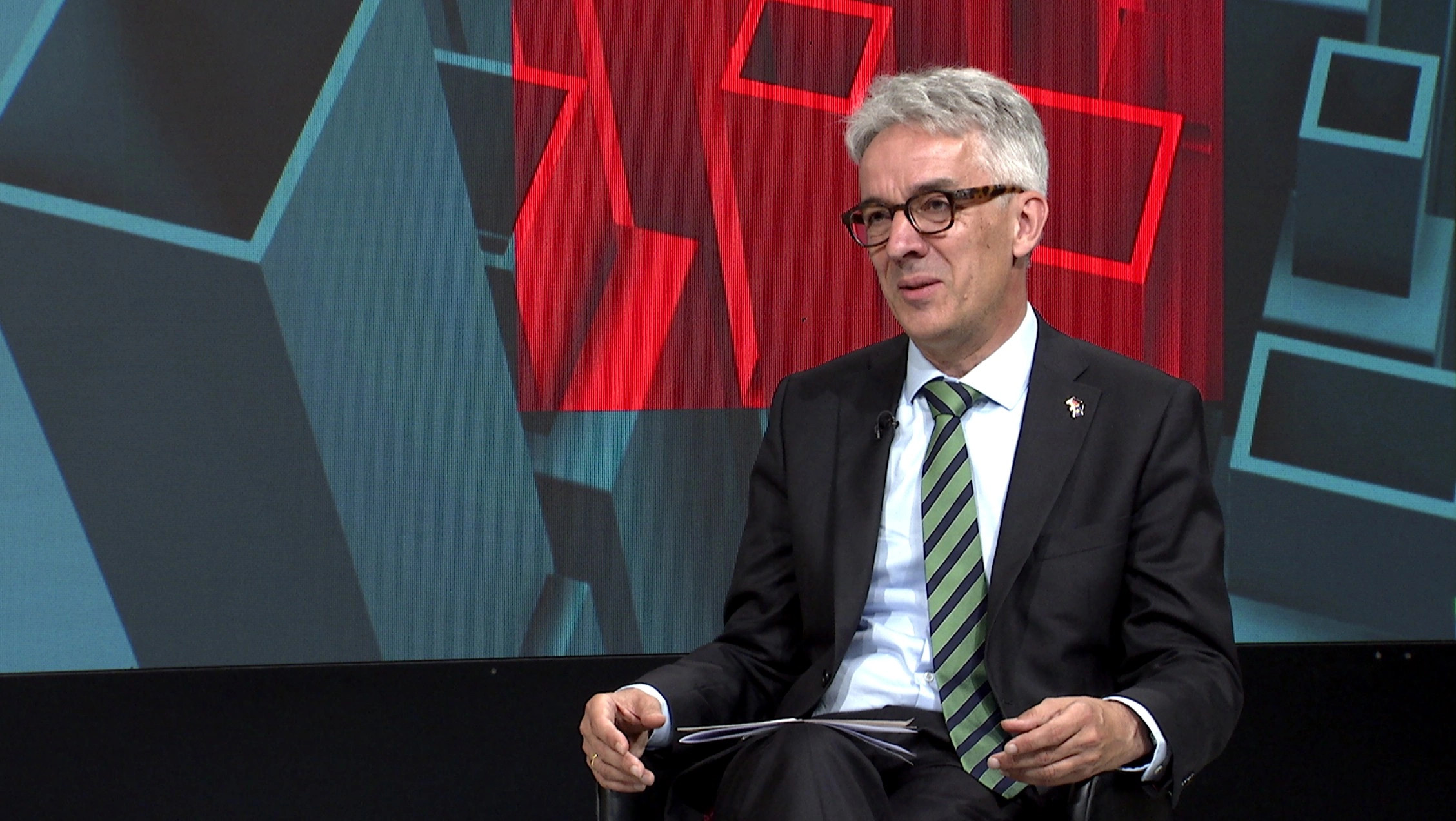 Ambasadori gjerman paralajmëron: Mos krijoni kufi BE mes Kosovës dhe Shqipërisë