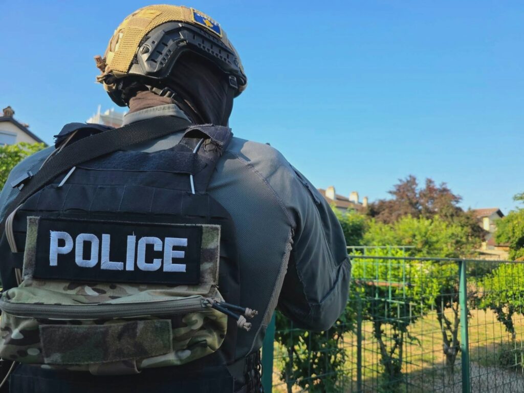 Policia e Kosovës po zhvillon operacion kundër krimit të organizuar me pjesëmarrjen e përfaqësuesve të EUROPOL-it.