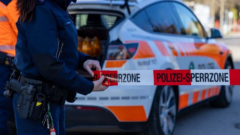 Plagosje e rëndë në Uznach: Hetimi vazhdon për sulmin me objekt të mprehtë