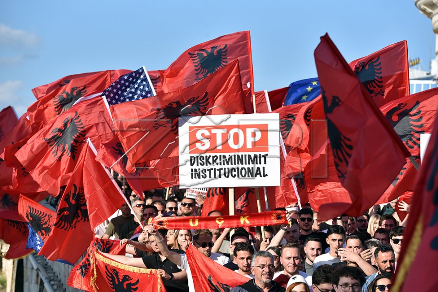 OVL-UÇK distancohet nga përdorimi politik i simboleve në protestat në Shqipëri