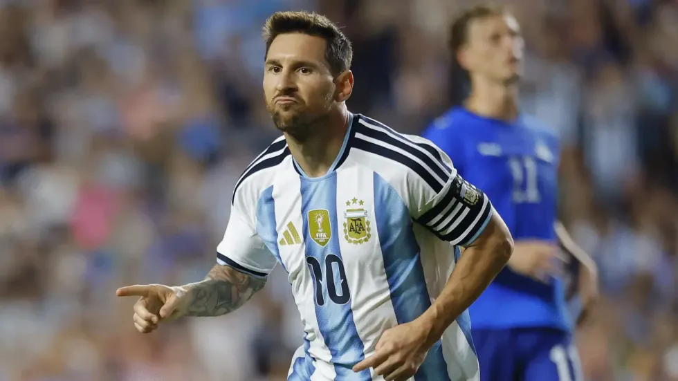 Lionel Messi shënon golin e 117-të për Argjentinën ndaj Islandës, skuadra e 41-të që i shënon gol ndërkombëtar.