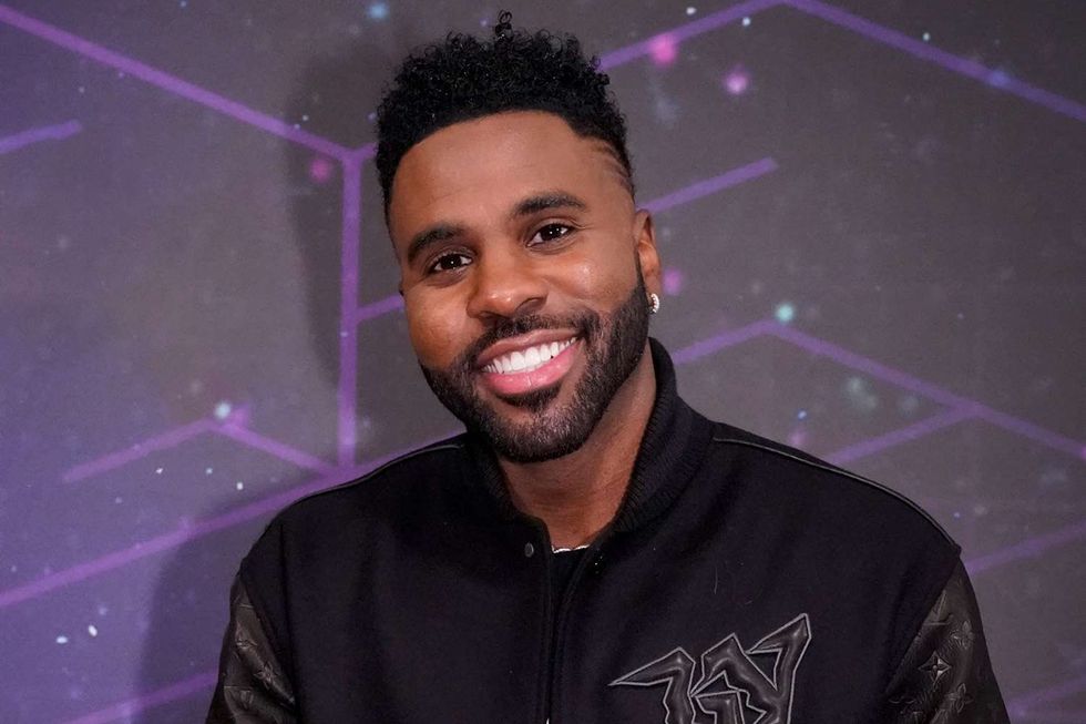 Jason Derulo dhe akuariumi i diskutueshëm me peshkaqenë në shtëpi