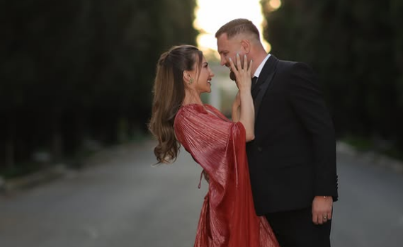 Eleganca dhe Romanca e Kiara e Luizit “Ftohin” Zemrat e Fansave
