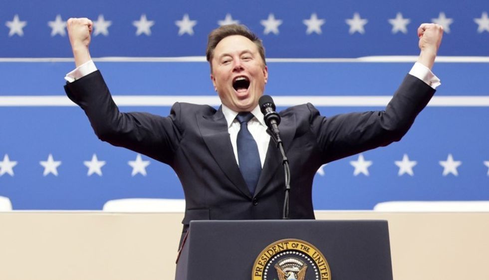 Elon Musk është bërë njeriu i parë në histori që arrin pasurinë prej një trilion dollarësh.