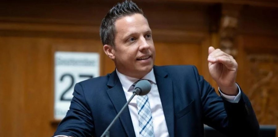 Deputeti zviceran që sfidon Kosovën me mbështetje nga Beogradi