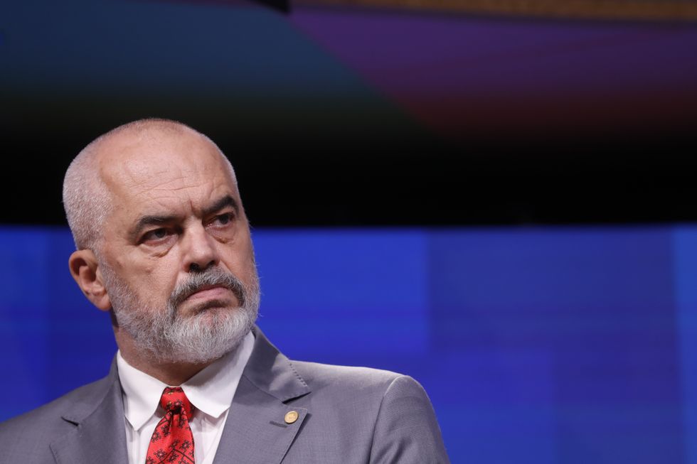 Investimet në Sazanin dhe Zvërnecin: Edi Rama sqaron të gjitha paqartësitë