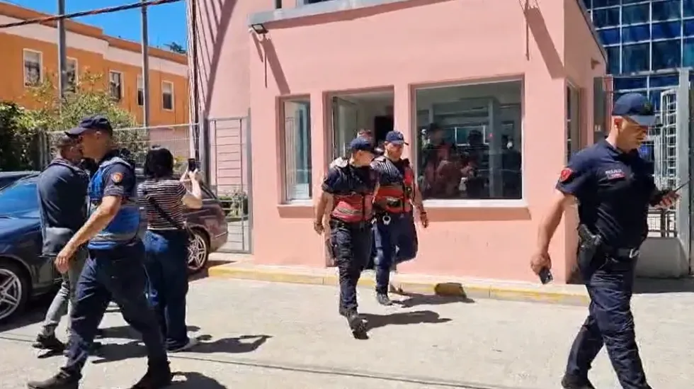 Dhuna në gjykatë pas dëshmisë për vrasjen e 23-vjeçarit Bushgjokaj