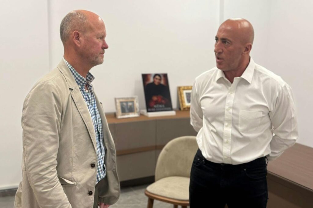 Haradinaj falënderon kolonelin britanik për mbështetjen e NATO-s në Kosovë