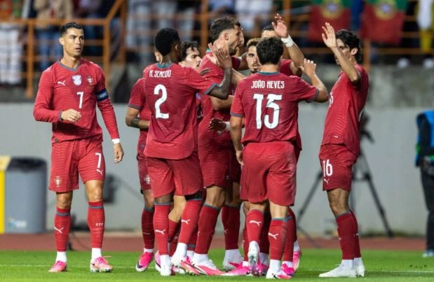 Stuhia e papritur ndalon stërvitjen e Portugalisë në plazh