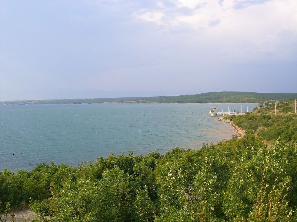 Liqeni i Radoniqit qëndron në nivel të kapërderdhjes edhe në mes të qershorit