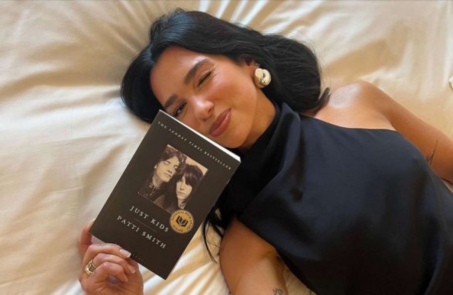 Dua Lipa zbulon pasionin e saj për leximin me pesë libra të veçantë