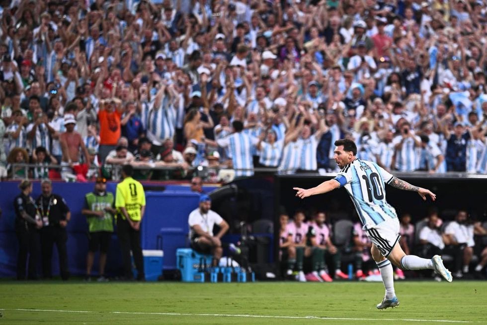 Lionel Messi barazon rekordin e Miroslav Kloses me 16 gola në historinë e Kupës së Botës pas het-trikut ndaj Algjerisë.