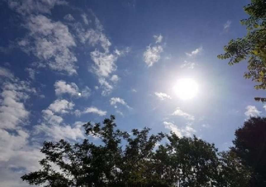Diell dhe vranësira të shpërndara në motin e sotëm