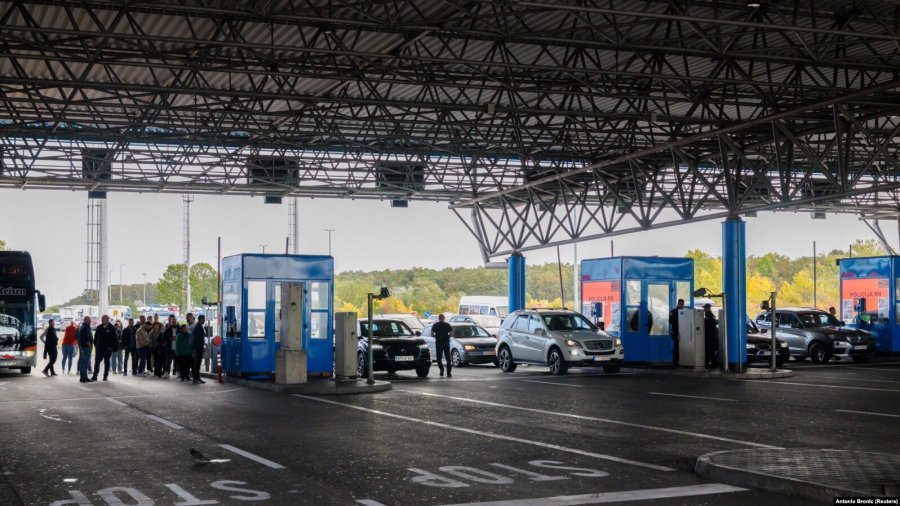 BE-ja paralajmëron masa lehtësuese në kufij gjatë sezonit veror për shkak të radhëve të gjata dhe fluturimeve të humbura nga sistemi i ri EES.