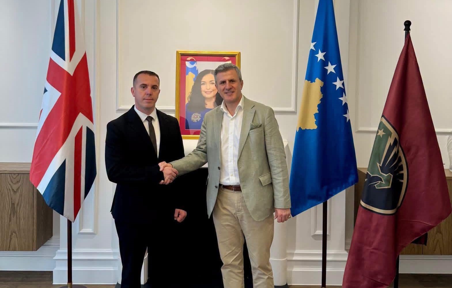 Nënkoloneli i FSK-së nis misionin në Londër për bashkëpunim të thelluar