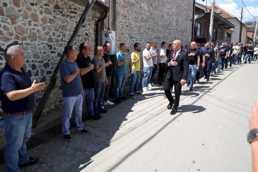 Haradinaj ndan dhimbjen me familjet Salihu dhe Shehu në Gjakovë dhe Junik