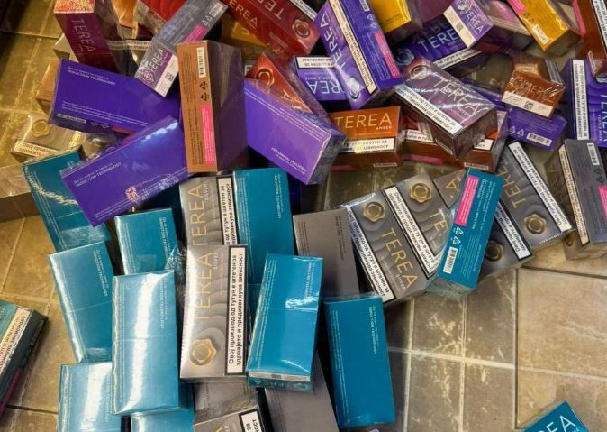 Dogana e Kosovës bën goditje ndaj kontrabandës së duhanit të ngrohur në Prishtinë