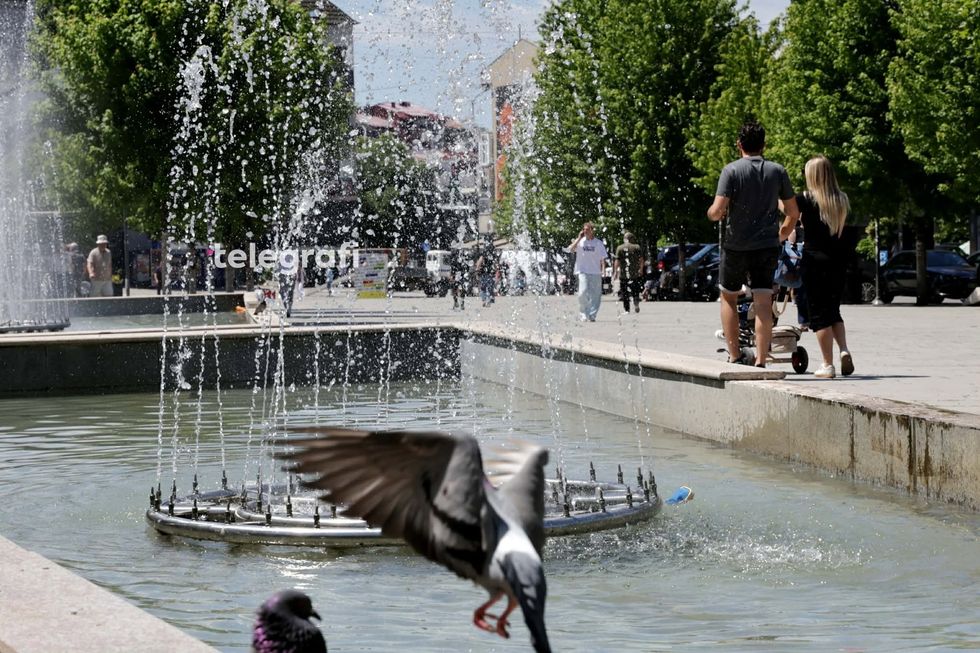Fundjava me diell dhe temperatura të larta, por me paralajmërim për rrezikun nga dielli